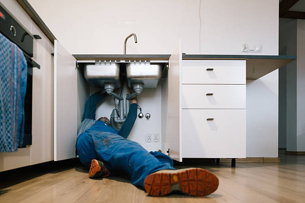 Professional Emergency Plumber technician working in Odell, OR